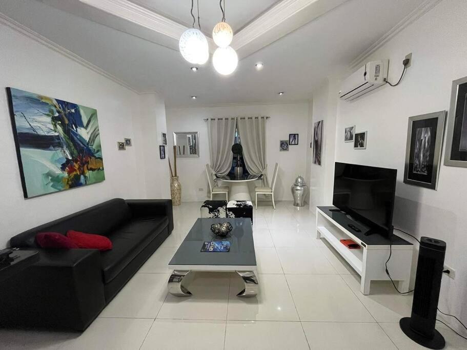 Kandi Big 1 Bedroom King Bed, Free Housekeeping, Wi-Fi Angeles Ngoại thất bức ảnh