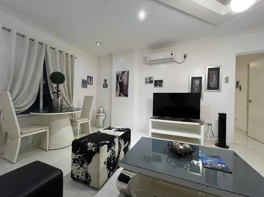 Kandi Big 1 Bedroom King Bed, Free Housekeeping, Wi-Fi Angeles Ngoại thất bức ảnh